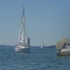 Der Besuch, links Michael der grad mit seiner Neptun kommt, rechts der Michael und Crew auf der Varianta. Danke fuer Brot, Pastete und Wasser!